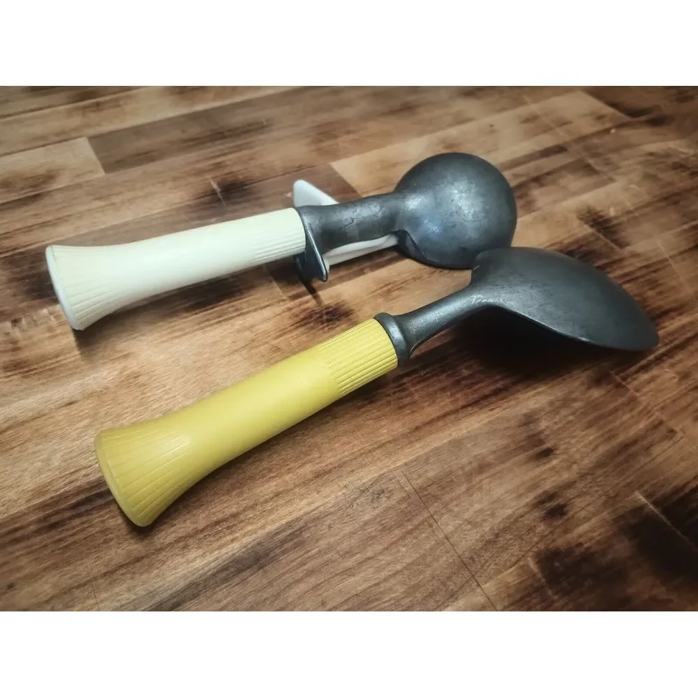 X2 Bonny Prod. Co. NY Ice Cream Scoop Yellow White Vintage Cast Aluminum Plastic - Picture 4 of 7